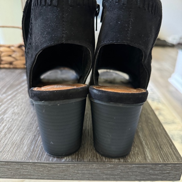 Black, open toe bootie size 7.5 by Madeline - Picture 5 of 6